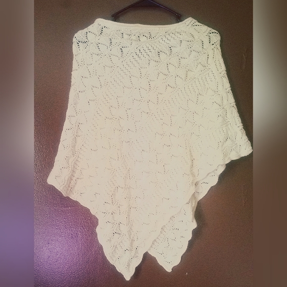 Cream Lace Shawl - Picture 2 of 2